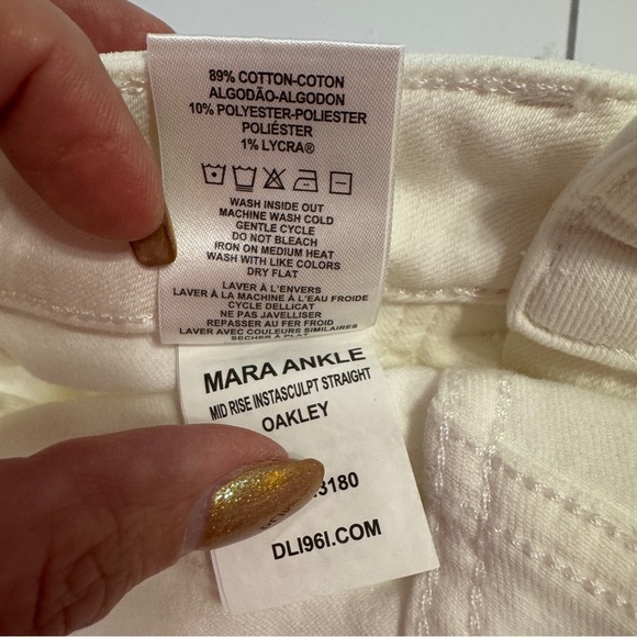 DL1961 Mara Ankle Mid Rise Instasculpt Straight Jeans Size 24 NWT - Picture 10 of 16